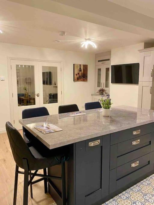 Modern Family Home Castleisland Bagian luar foto