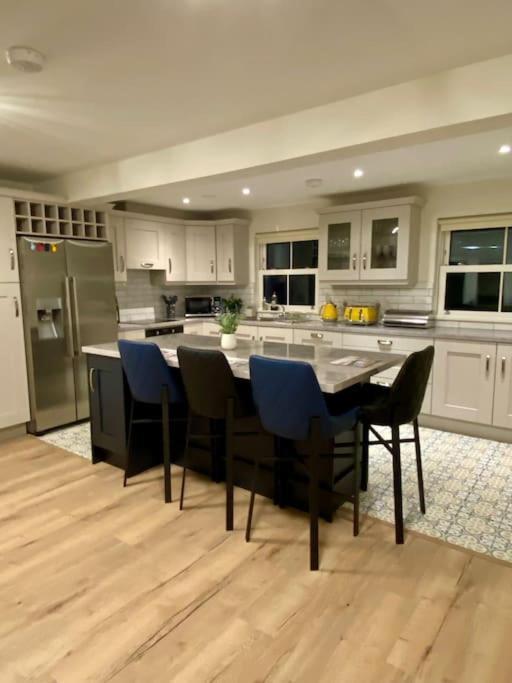 Modern Family Home Castleisland Bagian luar foto
